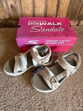 NWT-Skechers GoWalk Women’s Taupe Comfort Sandals